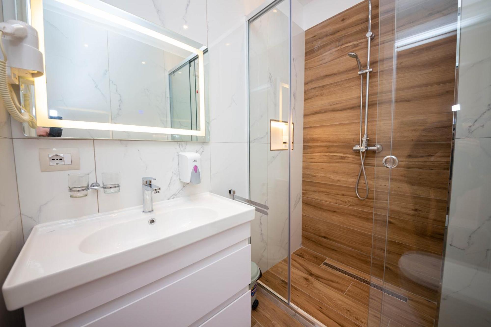 Hotel Vila Misiri Durrës Zimmer foto