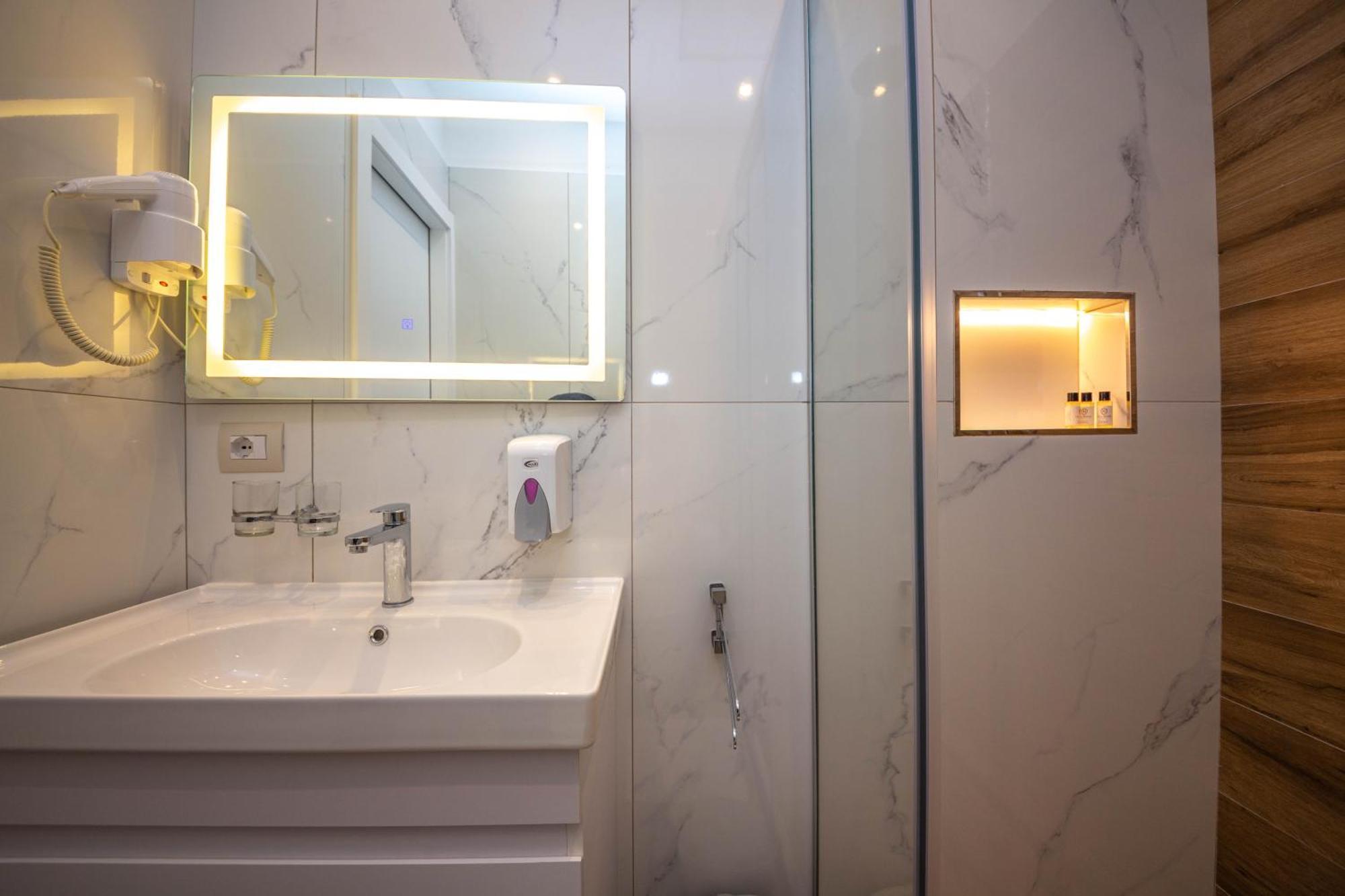 Hotel Vila Misiri Durrës Zimmer foto